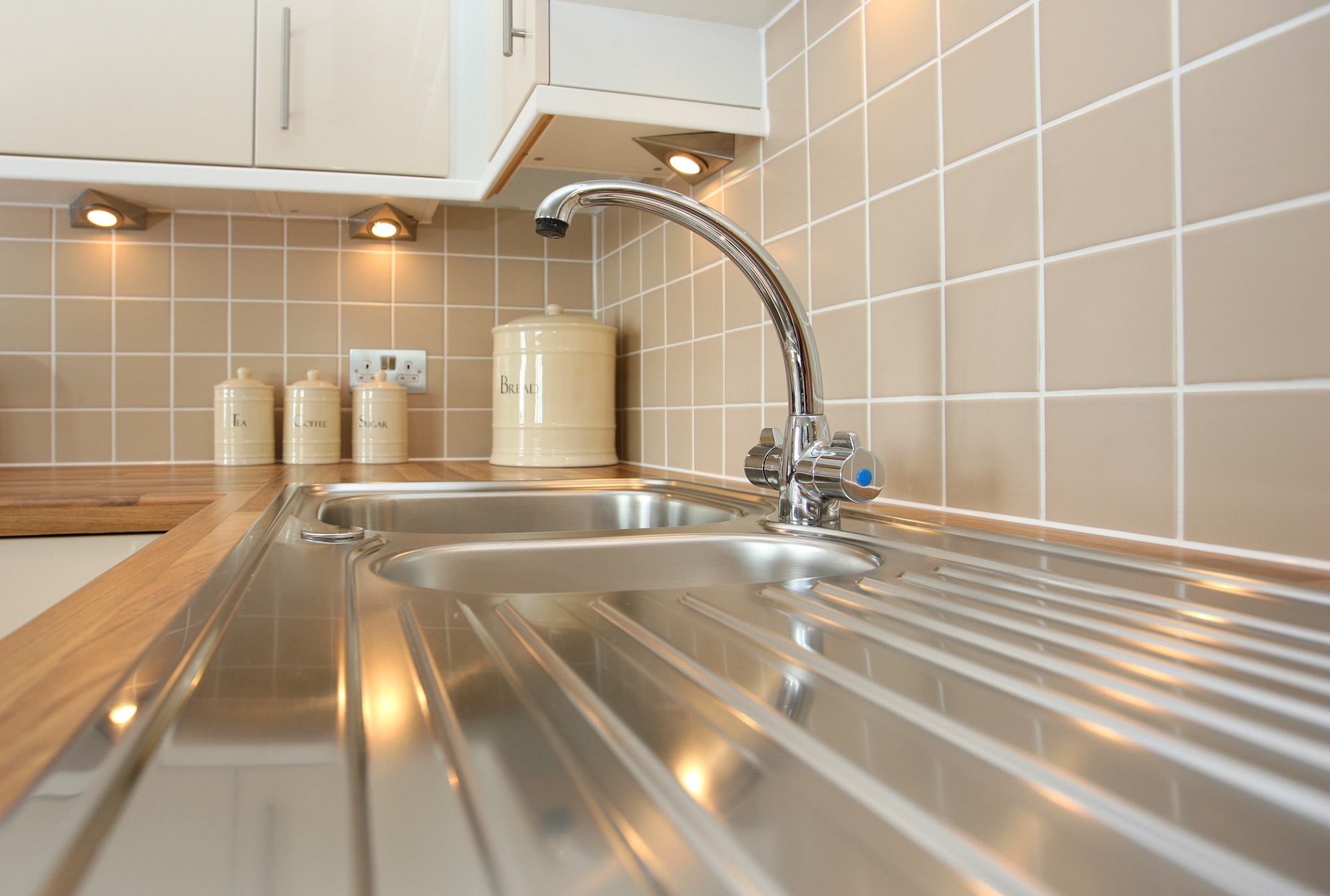kitchen tile & grout restoration